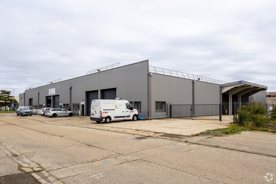 9 Avenue Du Maréchal De Lattre De Tassigny, Meyzieu for lease - Building Photo - Image 3 of 4