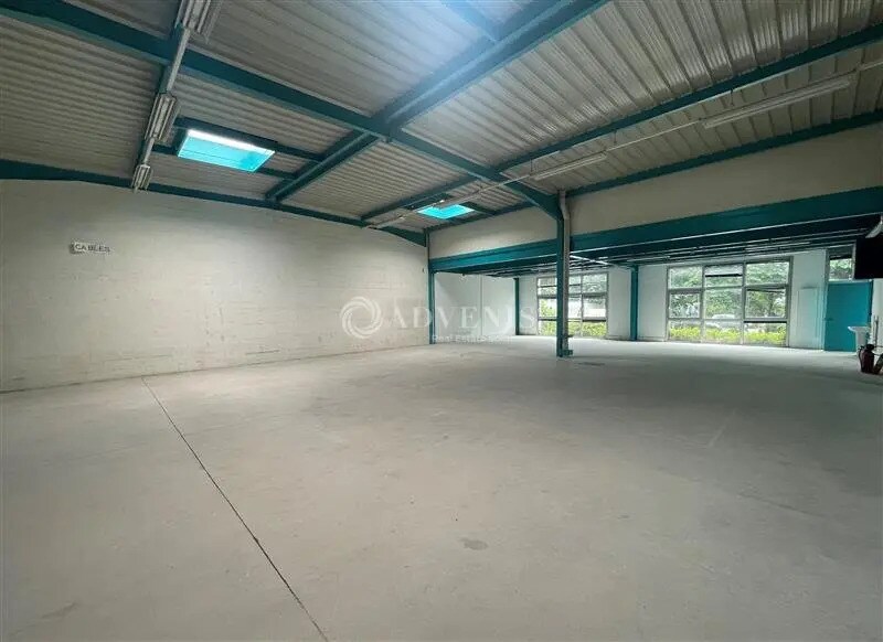 Flex in Tremblay-en-France for lease - Interior Photo - Image 1 of 7