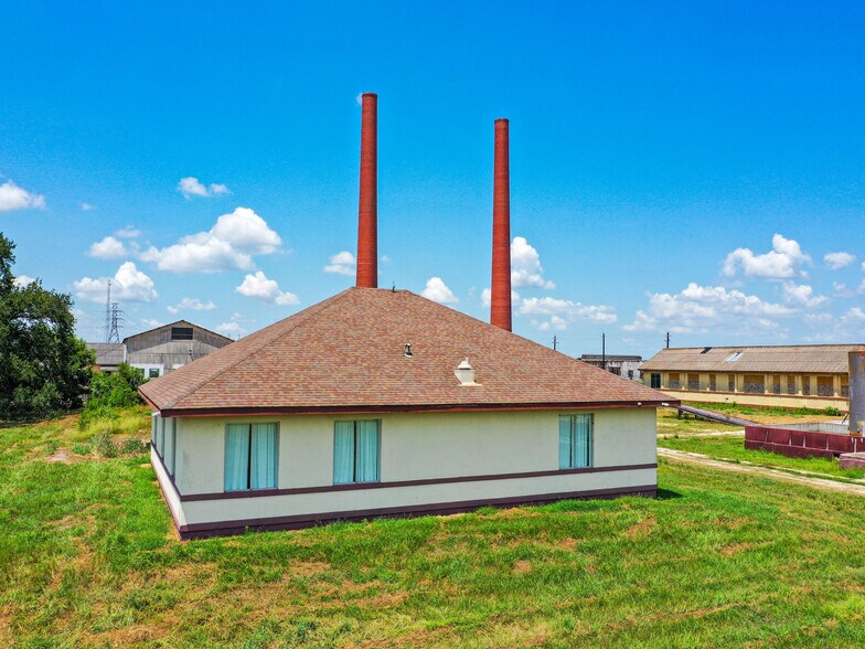 303 Vat Rd, Boling, TX à vendre - Photo du bâtiment - Image 3 de 28