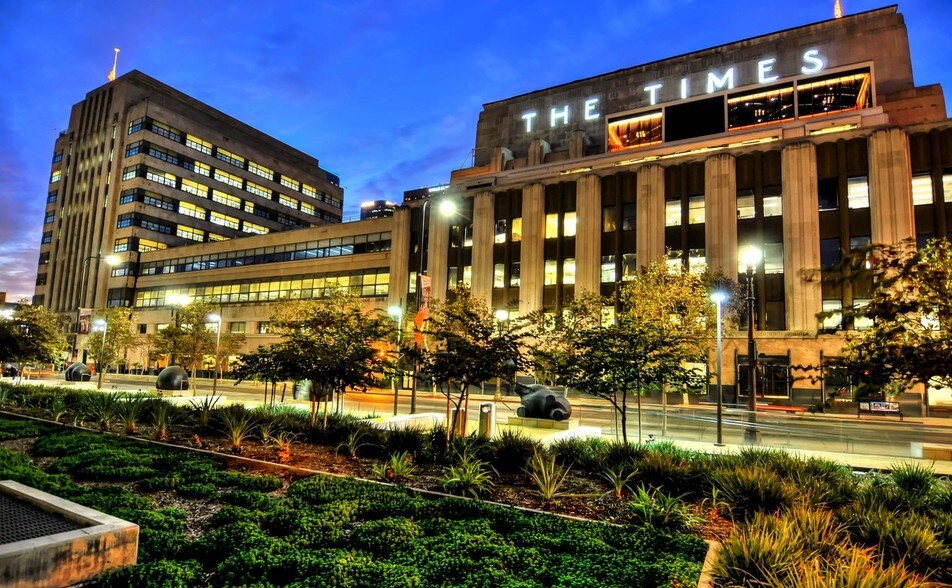 202 W 1st St, Los Angeles, CA à louer - Photo du bâtiment - Image 1 de 7