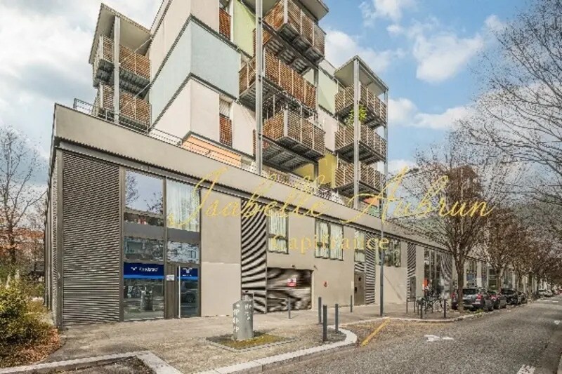 Local d'activités dans Grenoble à vendre - Photo du bâtiment - Image 2 de 8