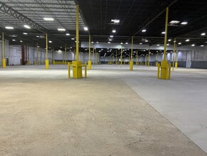 1915-2015 Meridian St, Arlington, TX for lease Interior Photo- Image 1 of 3