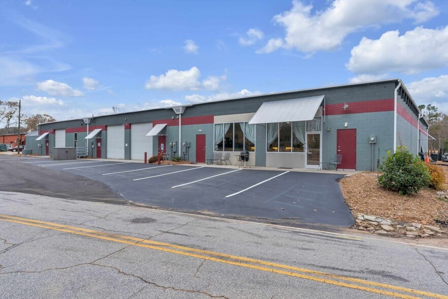 518 W North 1st St, Seneca, SC à louer - Photo du bâtiment - Image 3 de 10