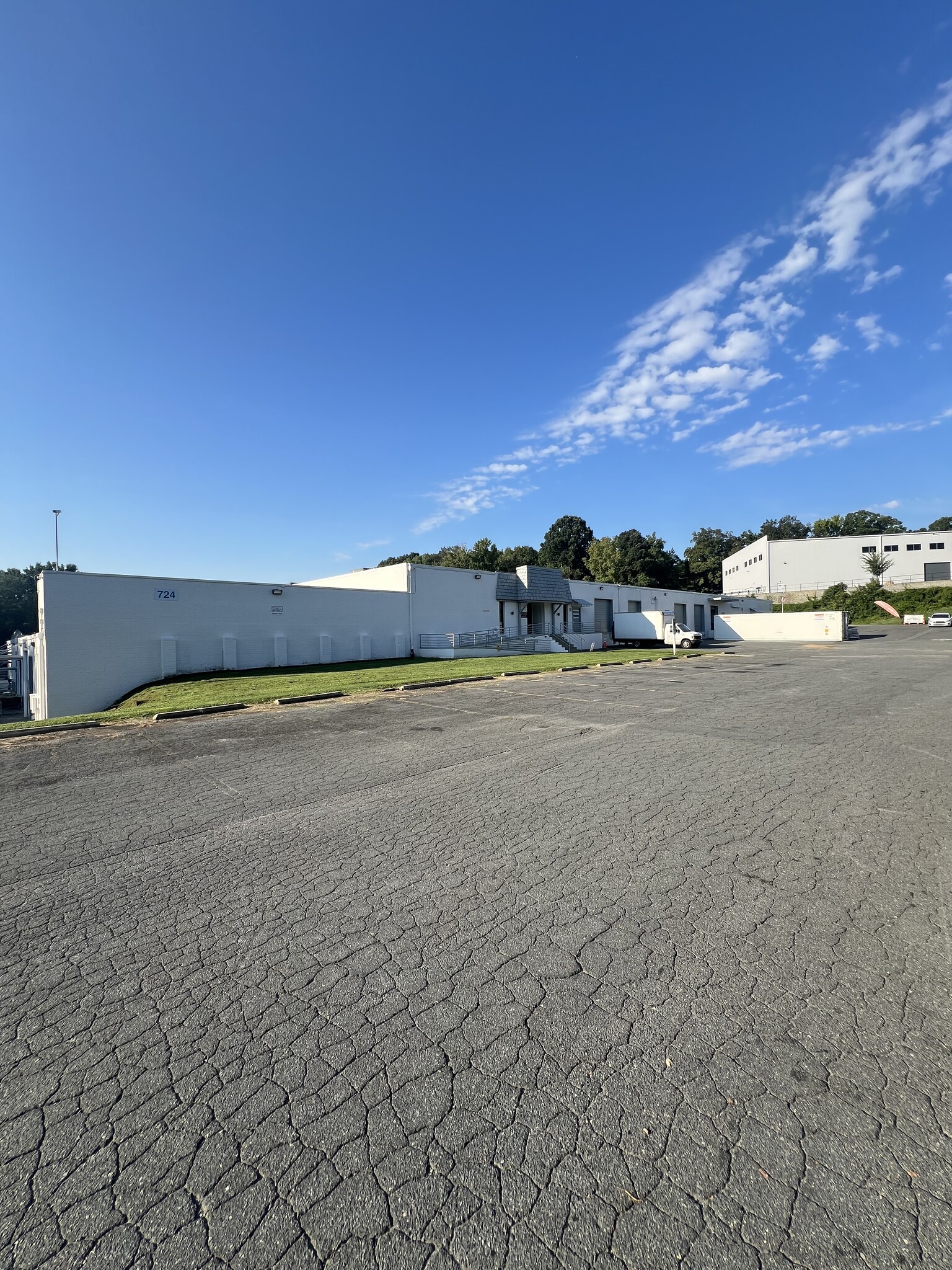 724 Montana Dr, Charlotte, NC for lease Building Photo- Image 1 of 12