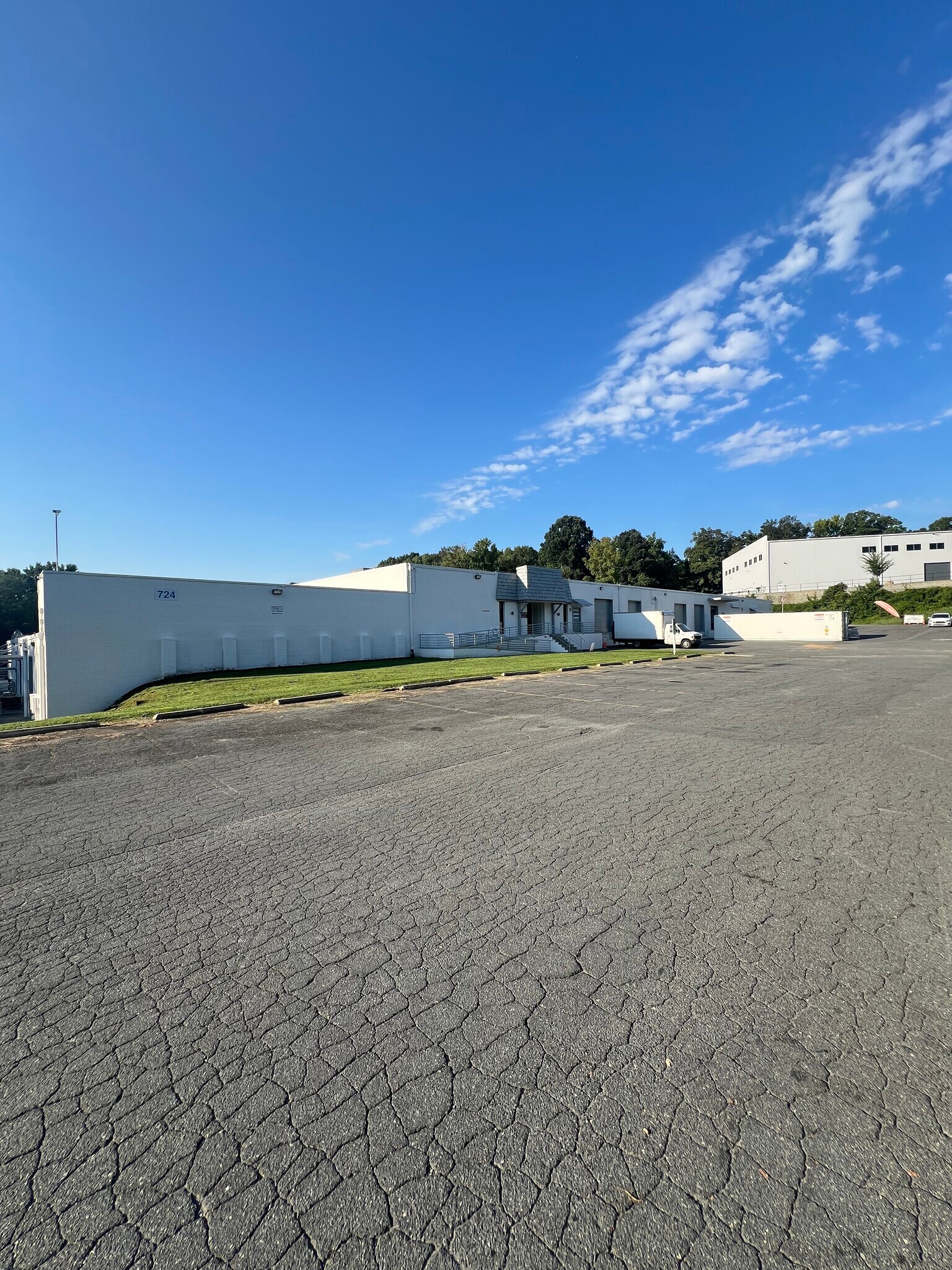 724 Montana Dr, Charlotte, NC à vendre Photo du bâtiment- Image 1 de 1