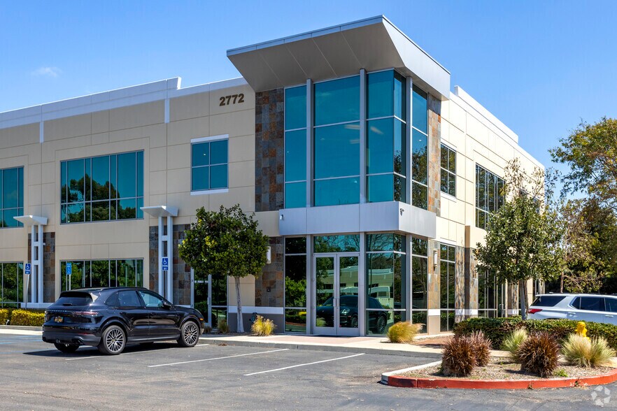 2772 Gateway Rd, Carlsbad, CA à louer - Photo du bâtiment - Image 3 de 4