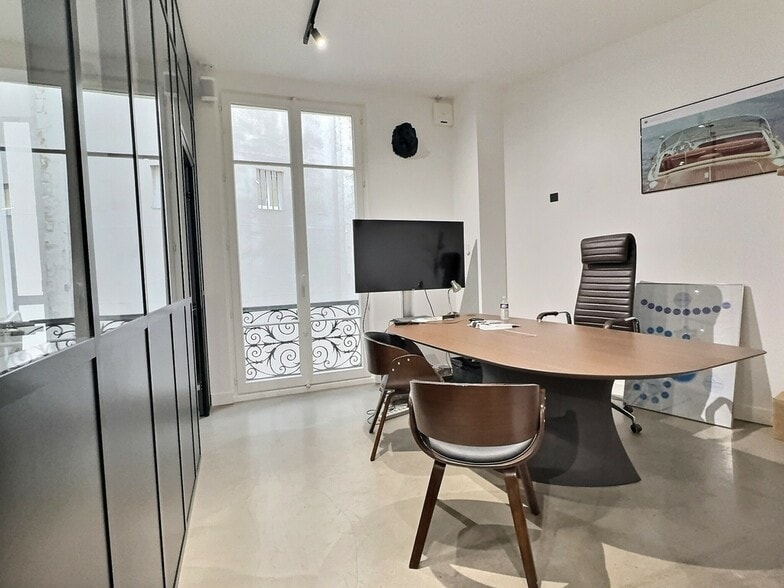 Office in Paris for lease - Interior Photo - Image 3 of 9