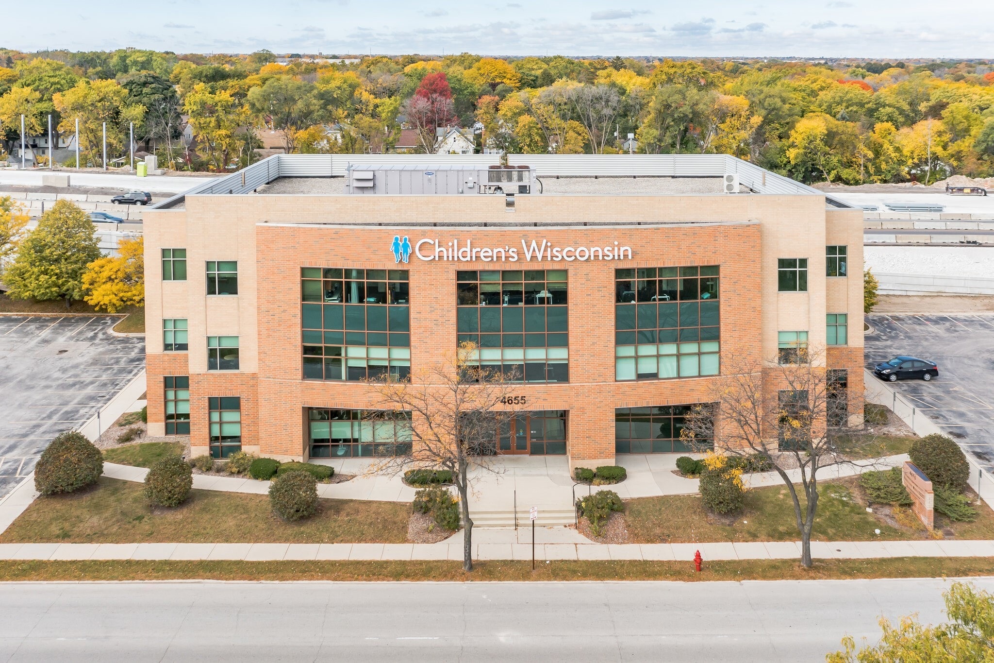 4655 N Port Washington Rd, Glendale, WI for lease Primary Photo- Image 1 of 4