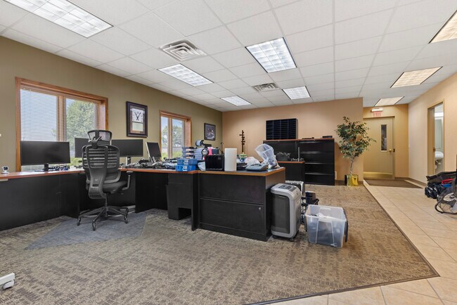 Plus de détails pour 5112 Forest Hills Ct, Loves Park, IL - Industriel à vendre