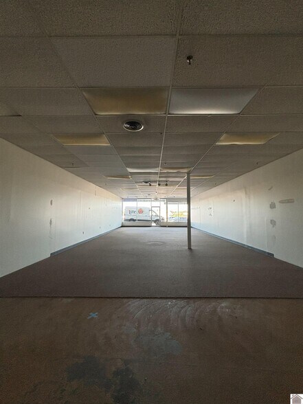708 N 12th St, Murray, KY for lease - Interior Photo - Image 3 of 11