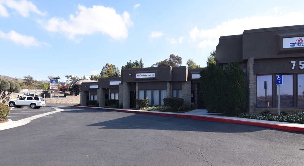 7525 Mission Gorge Rd, San Diego, CA à louer - Photo du bâtiment - Image 3 de 3