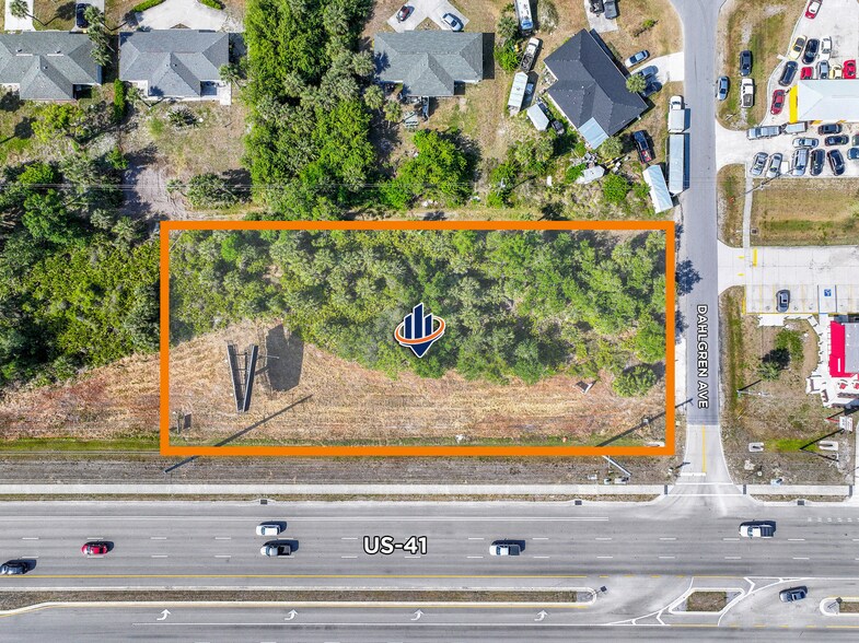 15203 Dahlgren ave, Port Charlotte, FL à vendre - Photo du bâtiment - Image 3 de 8