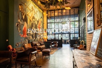 Retail in Barcelona, Barcelona for lease Interior Photo- Image 1 of 21