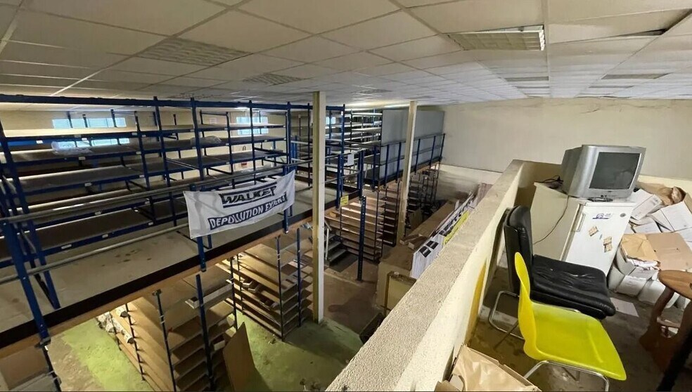 Industrial in Chambourcy for sale - Interior Photo - Image 1 of 5