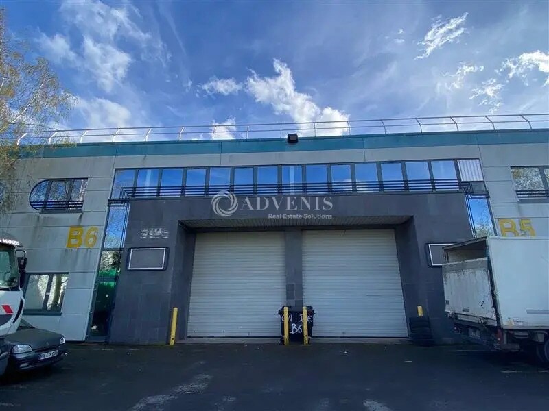 Flex in Le Thillay for lease Building Photo- Image 1 of 13