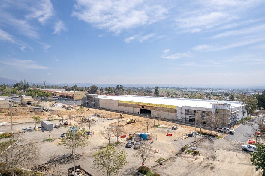7920-7990 Limonite Ave, Jurupa Valley, CA for lease - Primary Photo - Image 1 of 10