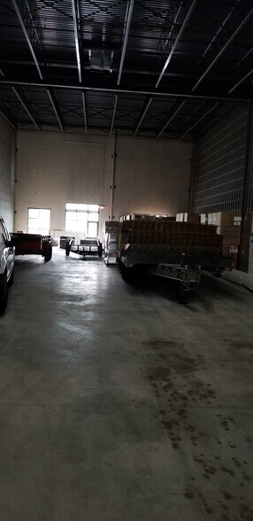 2884-2900 NE Independence Ave, Lee's Summit, MO for lease - Building Photo - Image 2 of 6