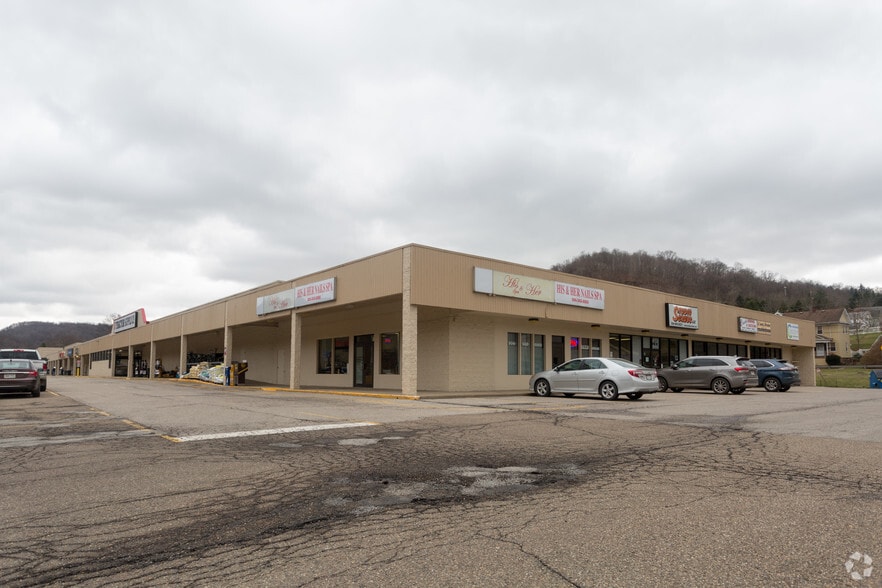 2-10 Elm Grove Crossing Mall, Wheeling, WV for lease - Primary Photo - Image 1 of 4