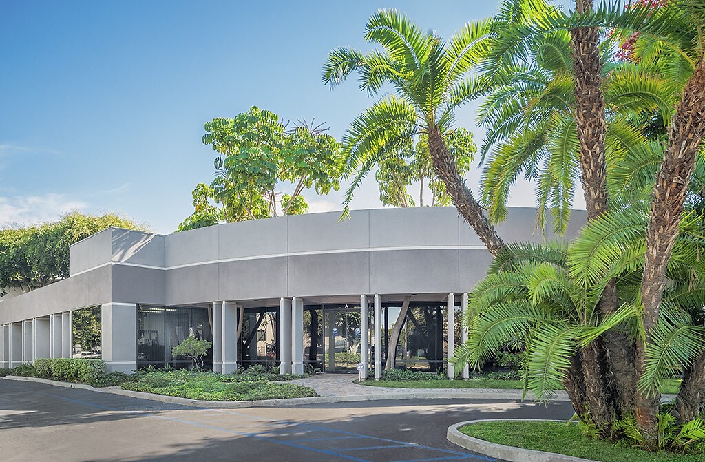 17252 Armstrong Ave, Irvine, CA à louer Photo principale- Image 1 de 6