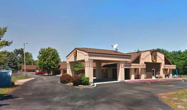 400 Abes Way, Taylorville, IL for sale - Building Photo - Image 1 of 8