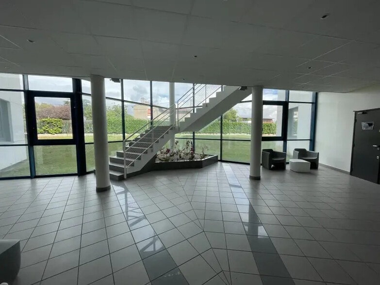 3 Allée Du Moulin Berger, Écully for lease - Lobby - Image 2 of 12