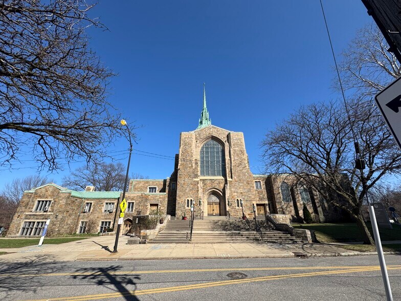 1919 E 107th St, Cleveland, OH à vendre - Photo du bâtiment - Image 3 de 7
