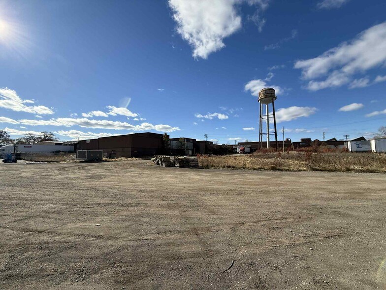 6841 N Rochester Rd, Rochester Hills, MI à louer - Photo du bâtiment - Image 3 de 13