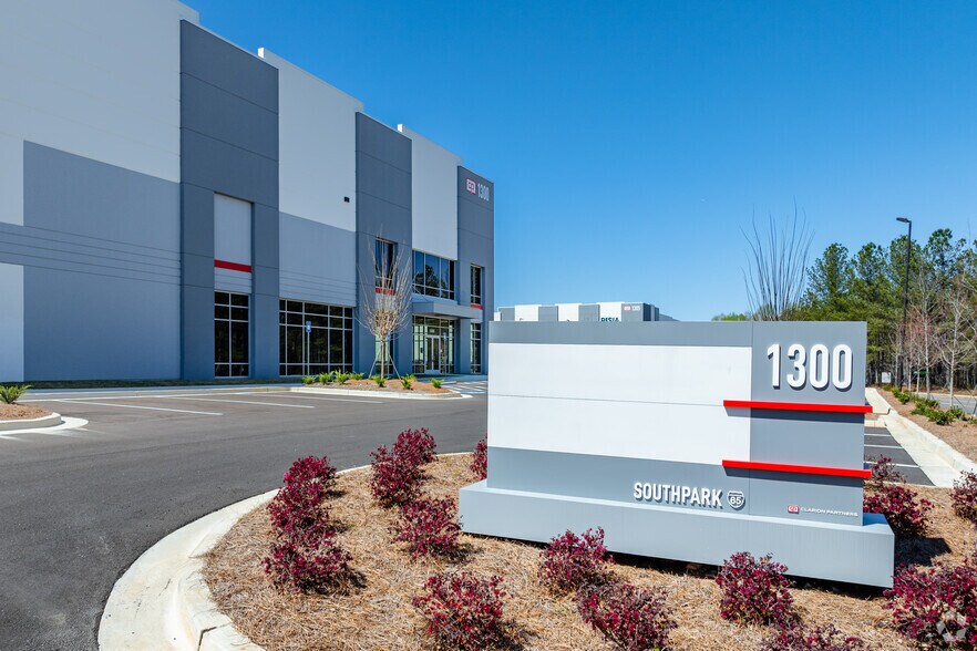 1300 Whitewater Pl, Fairburn, GA à louer - Photo du bâtiment - Image 3 de 6