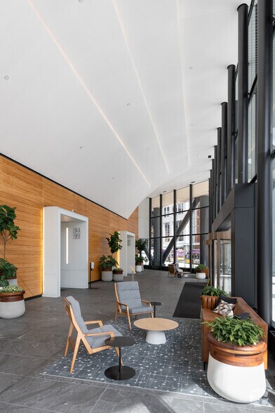 999 3rd Ave, Seattle, WA à louer - Hall d’entrée - Image 2 de 3