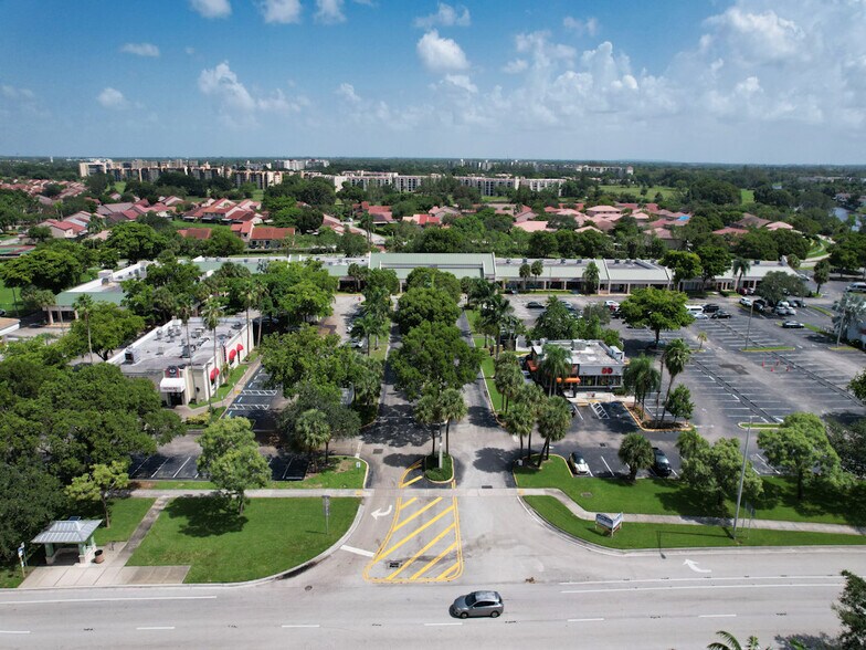 7101-7225 W Oakland Park Blvd, Lauderhill, FL à louer - Photo du bâtiment - Image 2 de 6