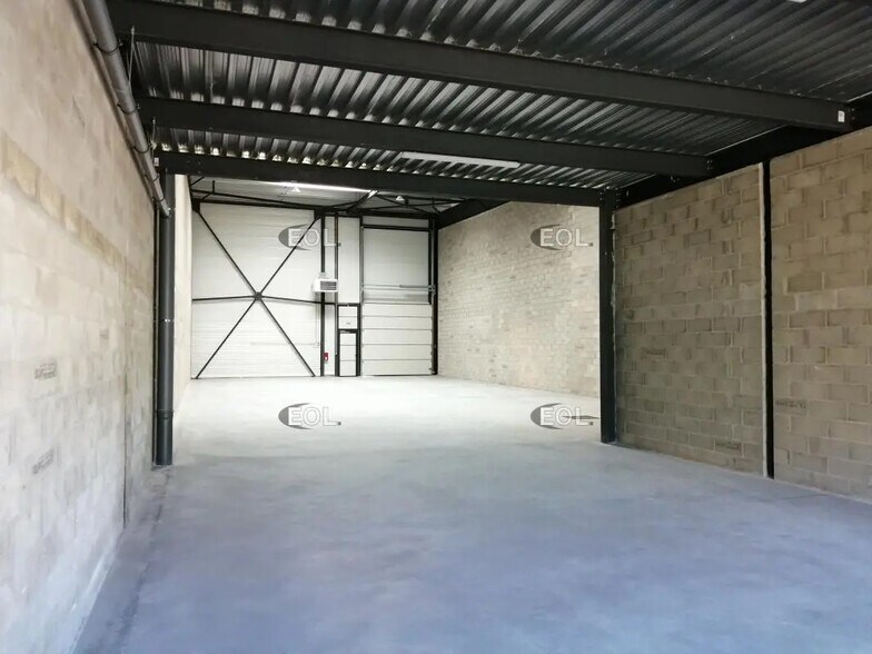 Flex in Marignane for sale - Building Photo - Image 3 of 5