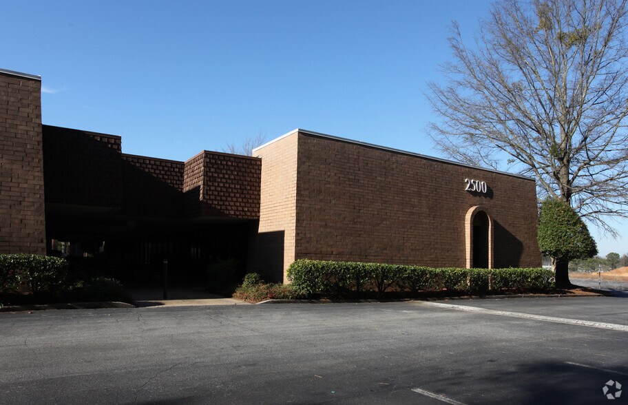 6855 Jimmy Carter Blvd, Norcross, GA à vendre - Photo du bâtiment - Image 3 de 4