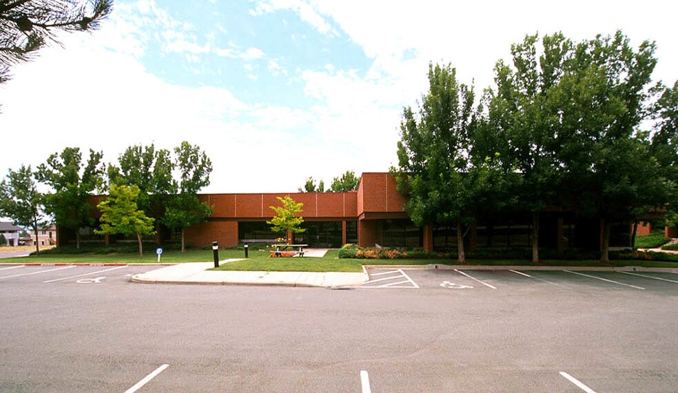 10394 W Chatfield Ave, Littleton, CO à vendre - Photo du bâtiment - Image 2 de 23