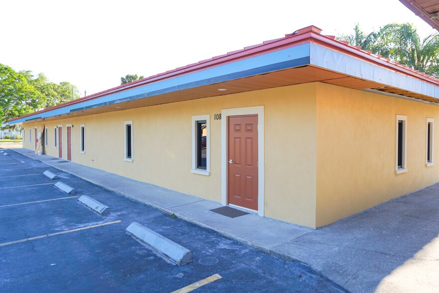 5207-5209 26th St W, Bradenton, FL à louer - Photo du bâtiment - Image 2 de 2