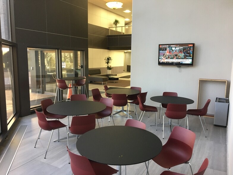 1 Paragon Dr, Montvale, NJ à louer - Photo intérieure - Image 3 de 8