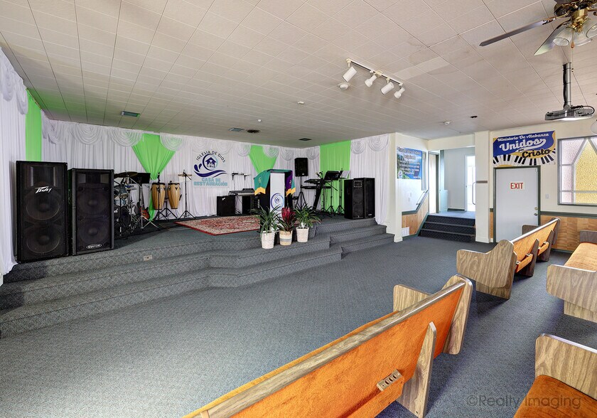 1517 N 4th Ave, Kelso, WA à vendre - Photo du bâtiment - Image 3 de 8