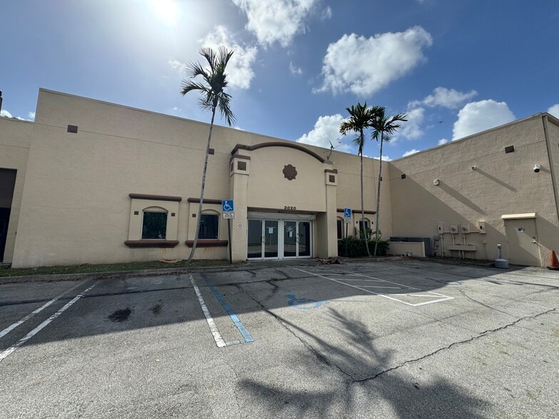 3020 SW 10th St, Pompano Beach, FL à louer - Photo du bâtiment - Image 2 de 5