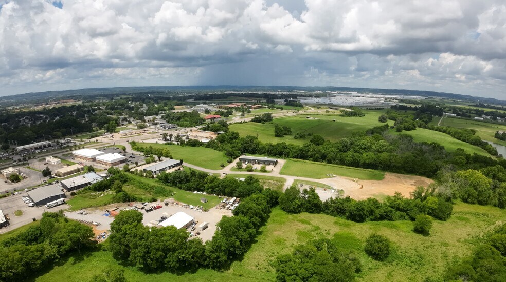 2511 Cayer ln, Columbia, TN à louer - Photo du bâtiment - Image 3 de 10