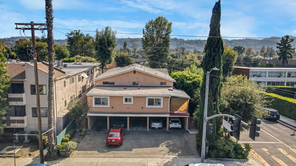 12256 Riverside Dr, Valley Village, CA à vendre - Photo du bâtiment - Image 2 de 36