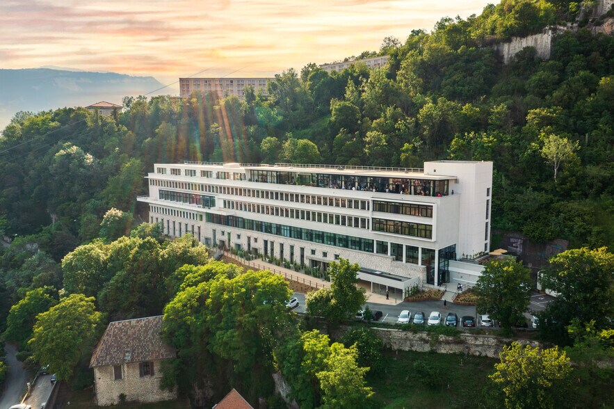 15 Rue Maurice Gignoux, Grenoble à louer - Photo du bâtiment - Image 2 de 13