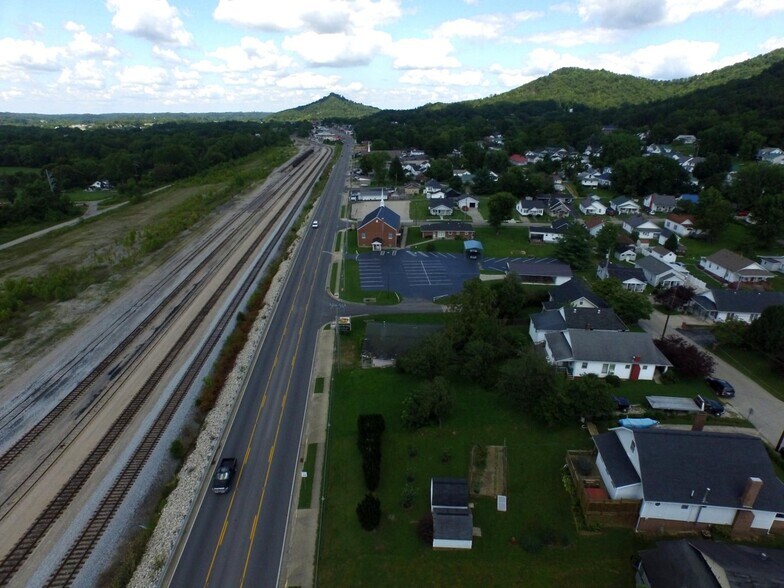 727 River Dr, Irvine, KY à vendre - Photo du bâtiment - Image 3 de 16