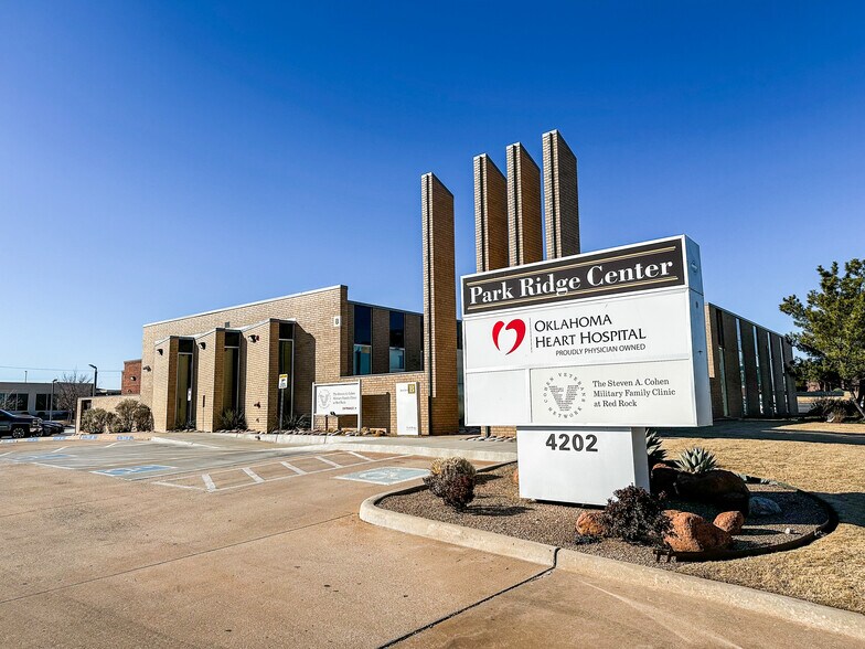 4202 SW Lee Blvd, Lawton, OK for sale - Primary Photo - Image 1 of 5