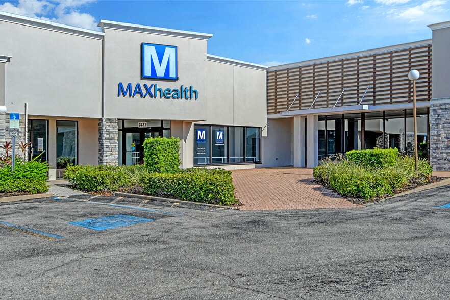7421-7461 Manatee Ave W, Bradenton, FL for sale - Primary Photo - Image 1 of 17