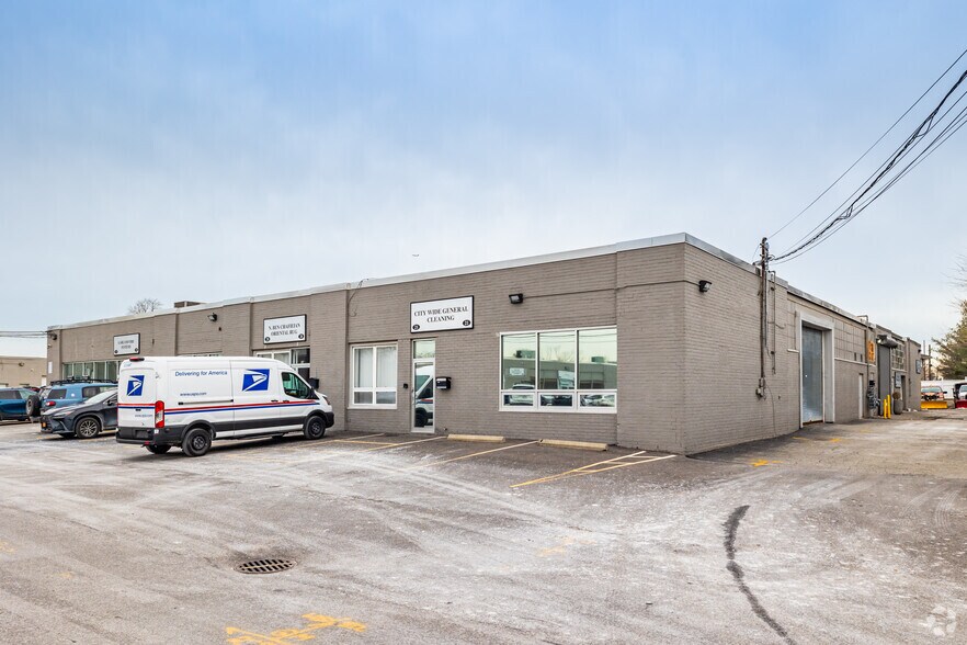 15-39 Tec St, Hicksville, NY à louer - Photo principale - Image 1 de 4