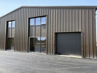 Plus de détails pour Mill Rd, Leighton Buzzard - Industriel à louer