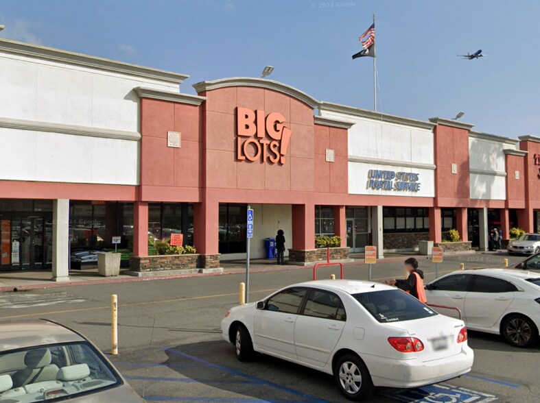 2238 N Bellflower Blvd, Long Beach, CA à louer - Photo du bâtiment - Image 2 de 10