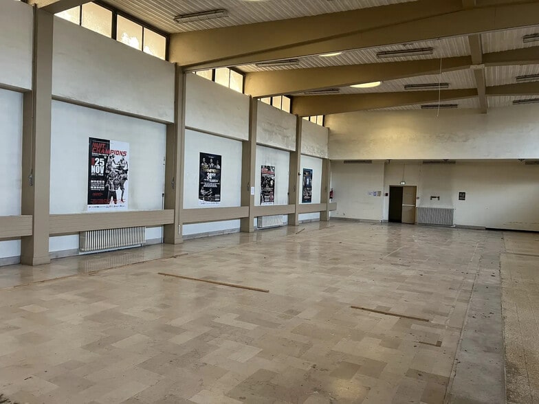 18 Rue Gabriel Marie, Marseille for sale - Interior Photo - Image 2 of 4