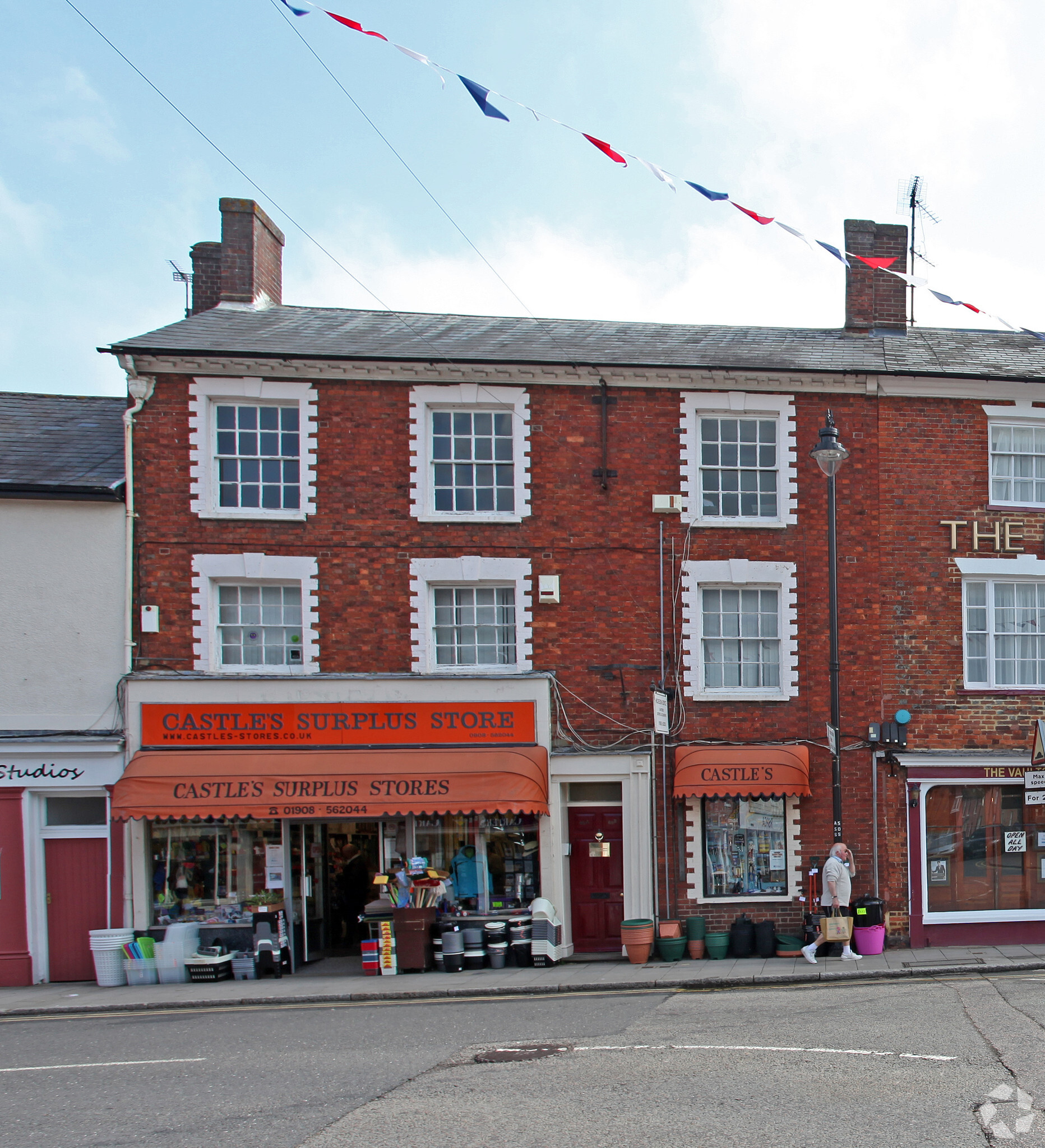 68 High St, Milton Keynes for sale Primary Photo- Image 1 of 1