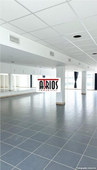 Retail in Hyeres for sale - Interior Photo - Image 3 of 7