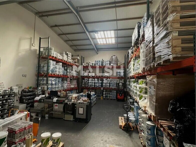 Bureau dans Vaulx-en-Velin à louer - Photo du bâtiment - Image 3 de 7